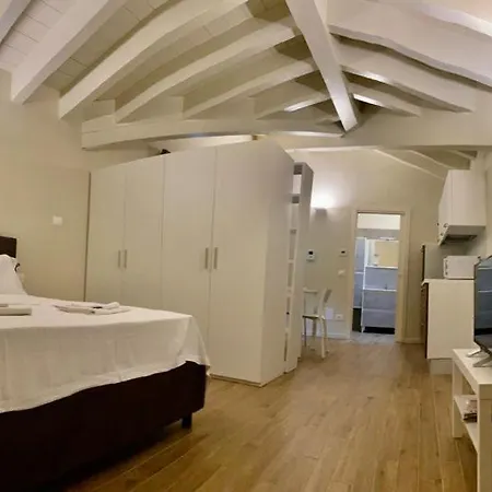 アパート Suiten Apartments ボローニャ